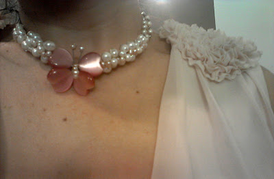 detalle+collar+perlas+mariposa