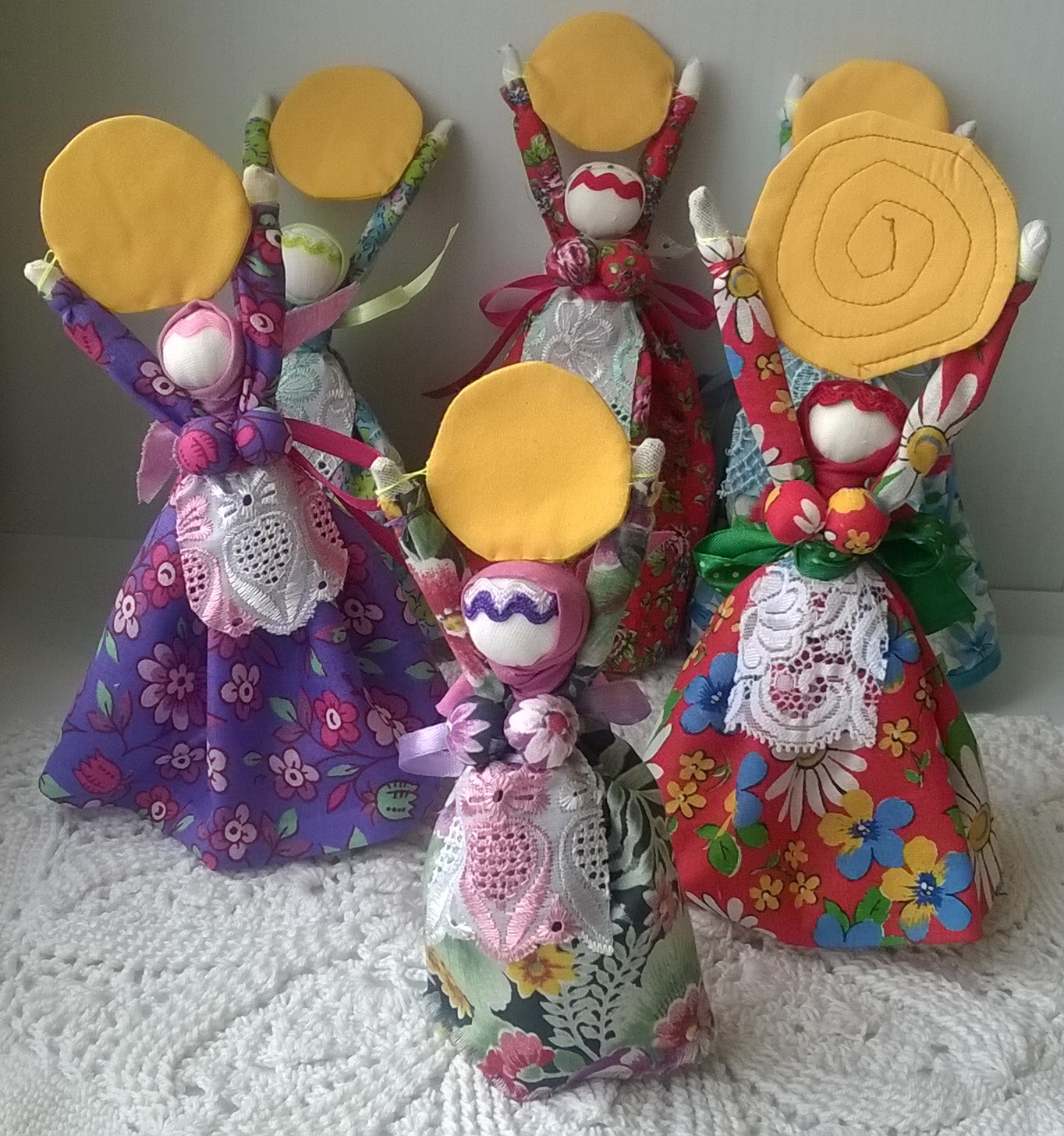 домашнее кукла. народная обережка кукла масленица. театральная кукла бабушка. петрозаводск музей кукол татьяны калининой. обережная кукла масленица.