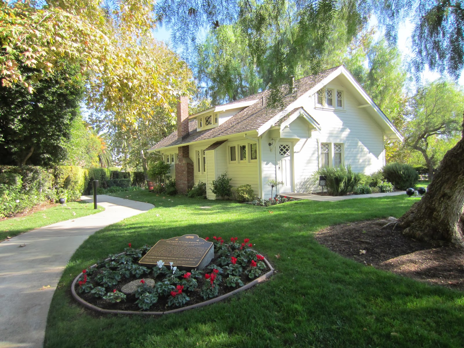 Souvenir Chronicles YORBA LINDA, CALIFORNIA RICHARD NIXON BIRTHPLACE