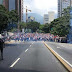 ¡COMENZÓ LA REPRESIÓN! Con lacrimógenas atacan a los manifestantes en la Francisco Fajardo a la altura de Chacaíto (+Videos +Fotos)