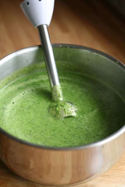 This quick and easy Pea and Spinach Soup will be ready in minutes but keep you full for hours! www.goodfoodshared.blogspot.com