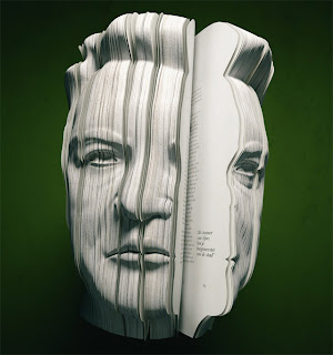 صورة للويس فان غال (لاعب كرة قدم سابق) منحوتة على كتاب على شكل الوجه