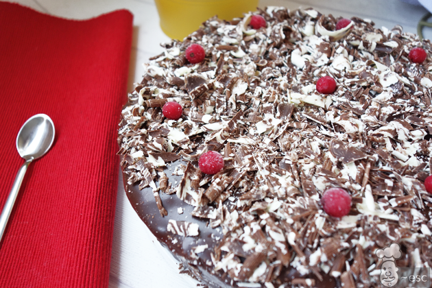 Tarta de chocolate y galletas sin horno con ron y avellanas 