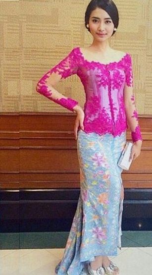 Model Baju Kebaya  Terbaru  untuk  Acara Wisuda Kumpulan 