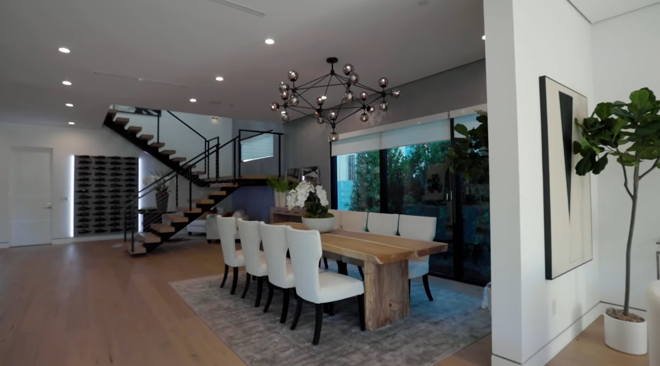 39 Photos vs. Inside a $4,000,000 Modern Mansion in Los Angeles with an INSANE Rooftop Deck! - Luxury Home & Interior Design Video Tour 39 Photos vs. Inside a $4,000,000 Modern Mansion in Los Angeles with an INSANE Rooftop Deck! - Luxury Home & Interior Design Video Tour