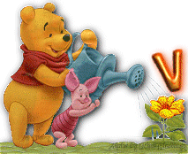 Abecedario de Winnie the Pooh y Piglet Regando una Flor.