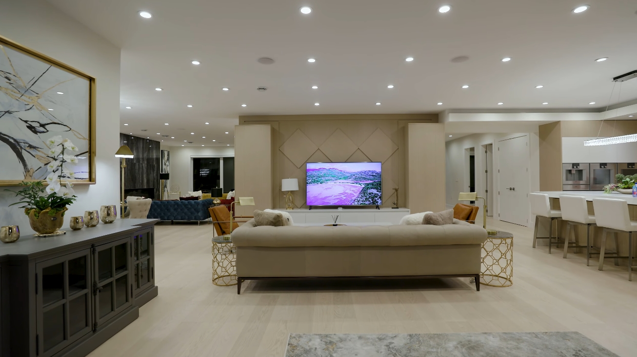 39 Photos vs. Edgemont Blvd, North Vancouver Luxury Home Interior Design Tour