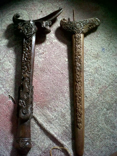 KG Perak Kotagede Yogyakarta: MINIATUR GEDUNG, KERIS ,KOTAK PERHIASAN DAN PIALA DARI TEMBAGA DAN