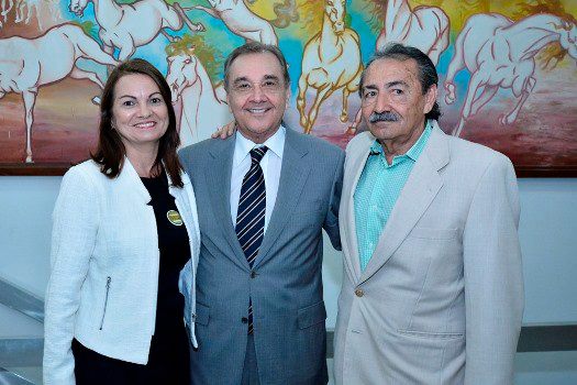 Resultado de imagem para fotos do deputado jose adecio com esposa neide suely em campanha de pedro avelino