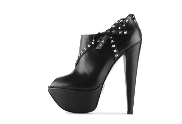 madonna-truth-or-dare-shoes
