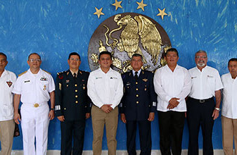Fredy Marrufo Martín atestiguó el cambio de mando de la Base Aérea Militar número 4 de Cozumel