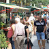 La feria agrícola en el paseo de los Fueros da tranquilidad a las horas finales de las fiestas