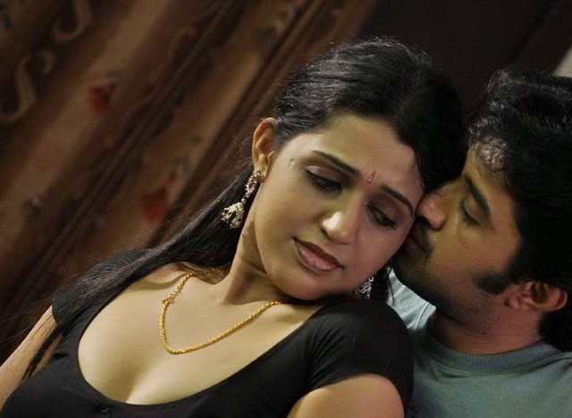 Hot photos and movie stills of Tamil actress love making 
