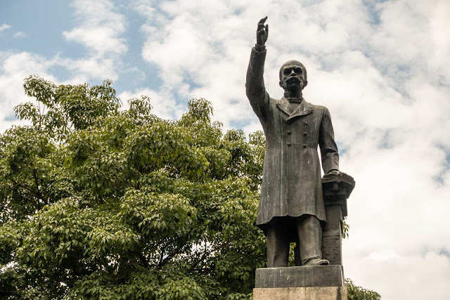 Monumento em homenagem a Ruy Barbosa na Praça Santos Andrade em Curitiba