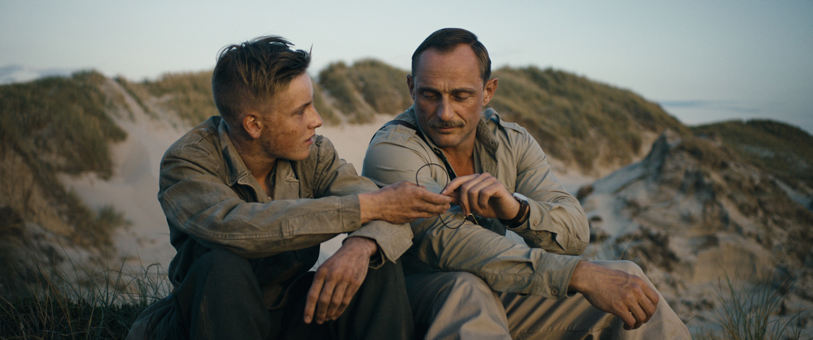 Crítica de la película LAND OF MINE. BAJO LA ARENA buen tema para un