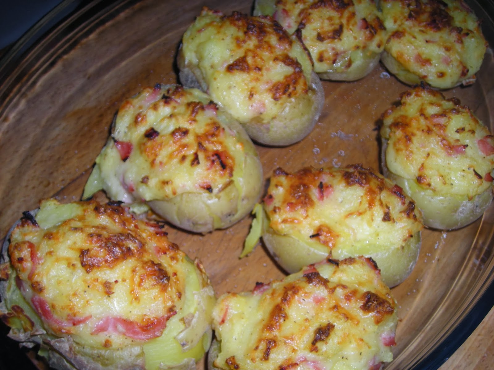 Pomme Cannelle: Pommes de terre gratinée au jambon