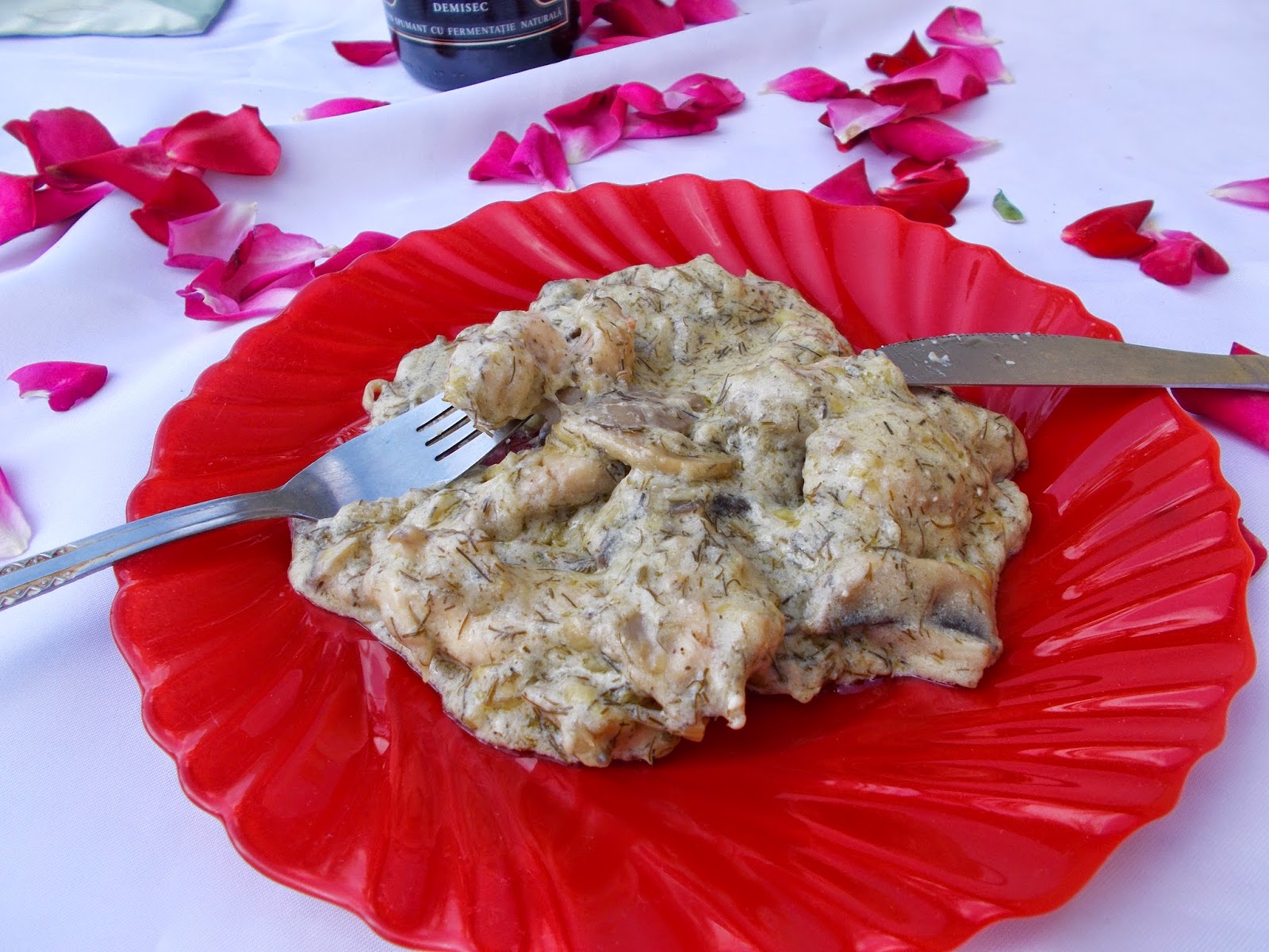 PIEPT DE PUI CU SOS DE SAMPANIE