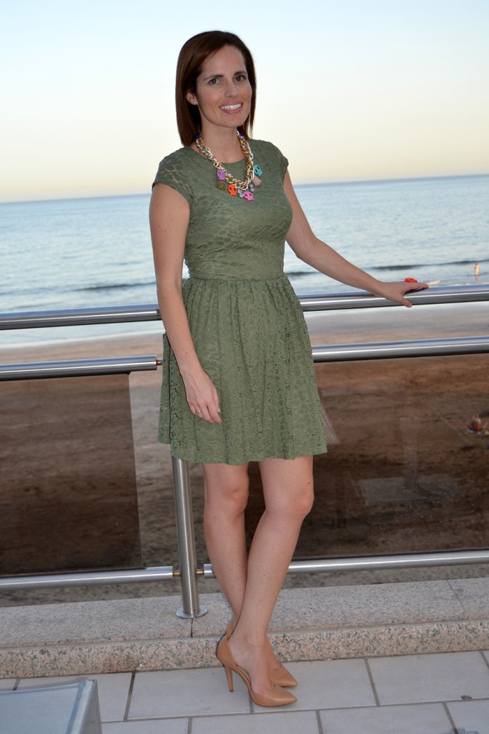 Vestido Verde Militar Con Que Color De Zapatos Combina Online, 54% OFF |  www.ingeniovirtual.com