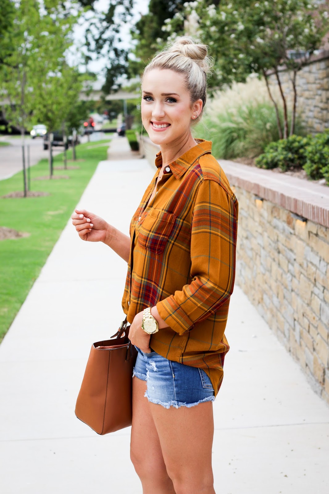 Nordstrom Rack Chambray Top, Abercrombie White Shorts, Louis Vuitton  Neverfull