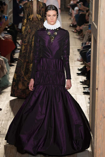 Valentino Fall 2016 Couture Fashion Show: Shakespeare Inspired