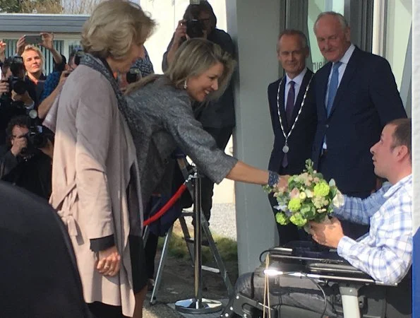 Queen Máxima attended a conference of MS International Federation and King Willem-Alexander Queen Maxima held a lunch at Hague Noordeinde. Natan dress, Chanel handbag