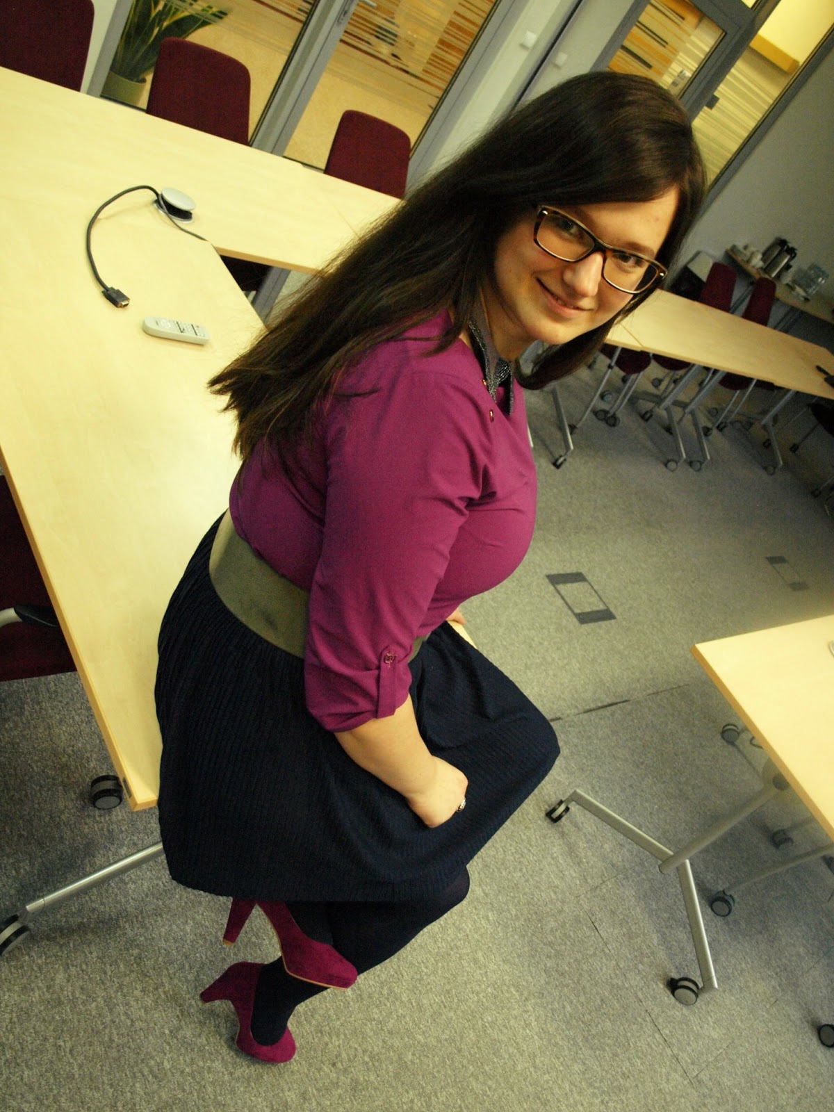 DECODE THE DRESS CODE Grey collar worker