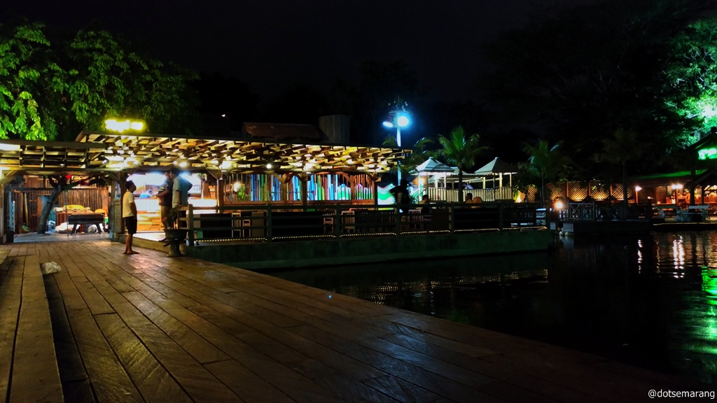  Foto  Suasana Malam  Hari  di Kampung Laut