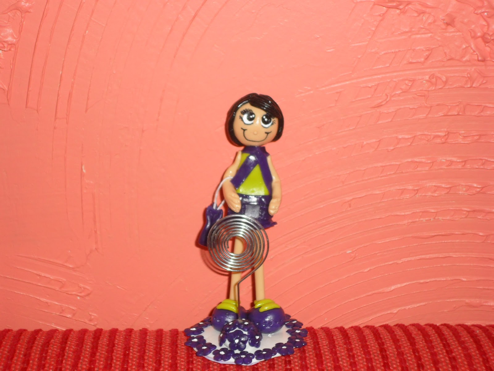 Arte em Biscuit e Ponto Cruz: Mais uma bonequinha