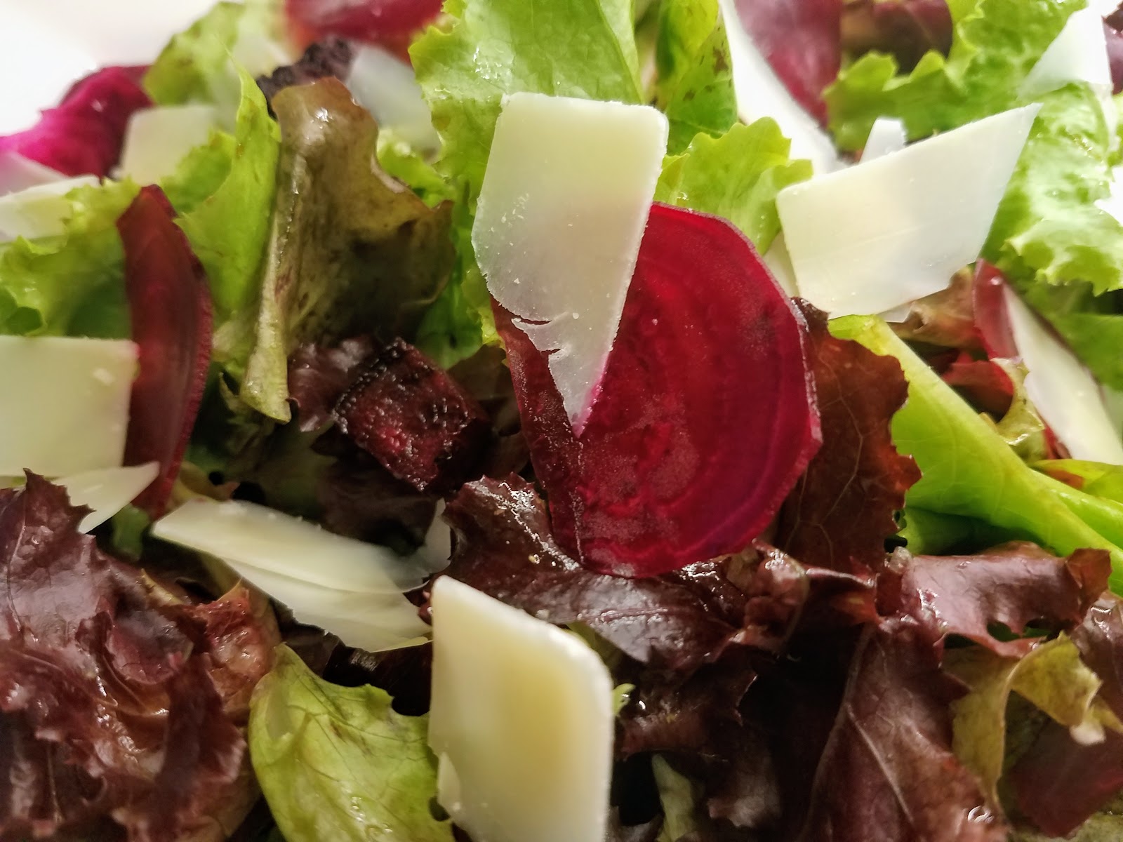 Beet Salad with Mixed Greens