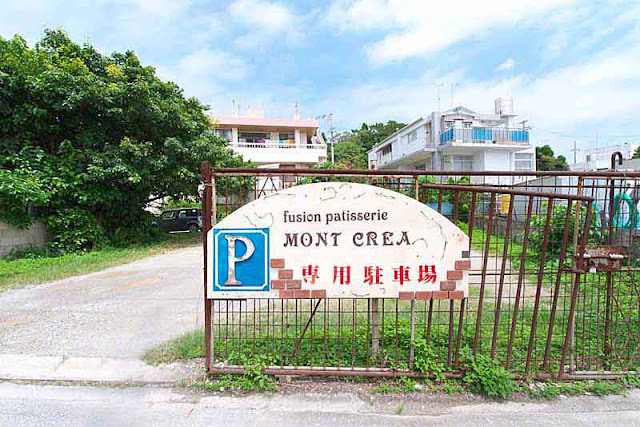 parking lot, Montcrea Bakery