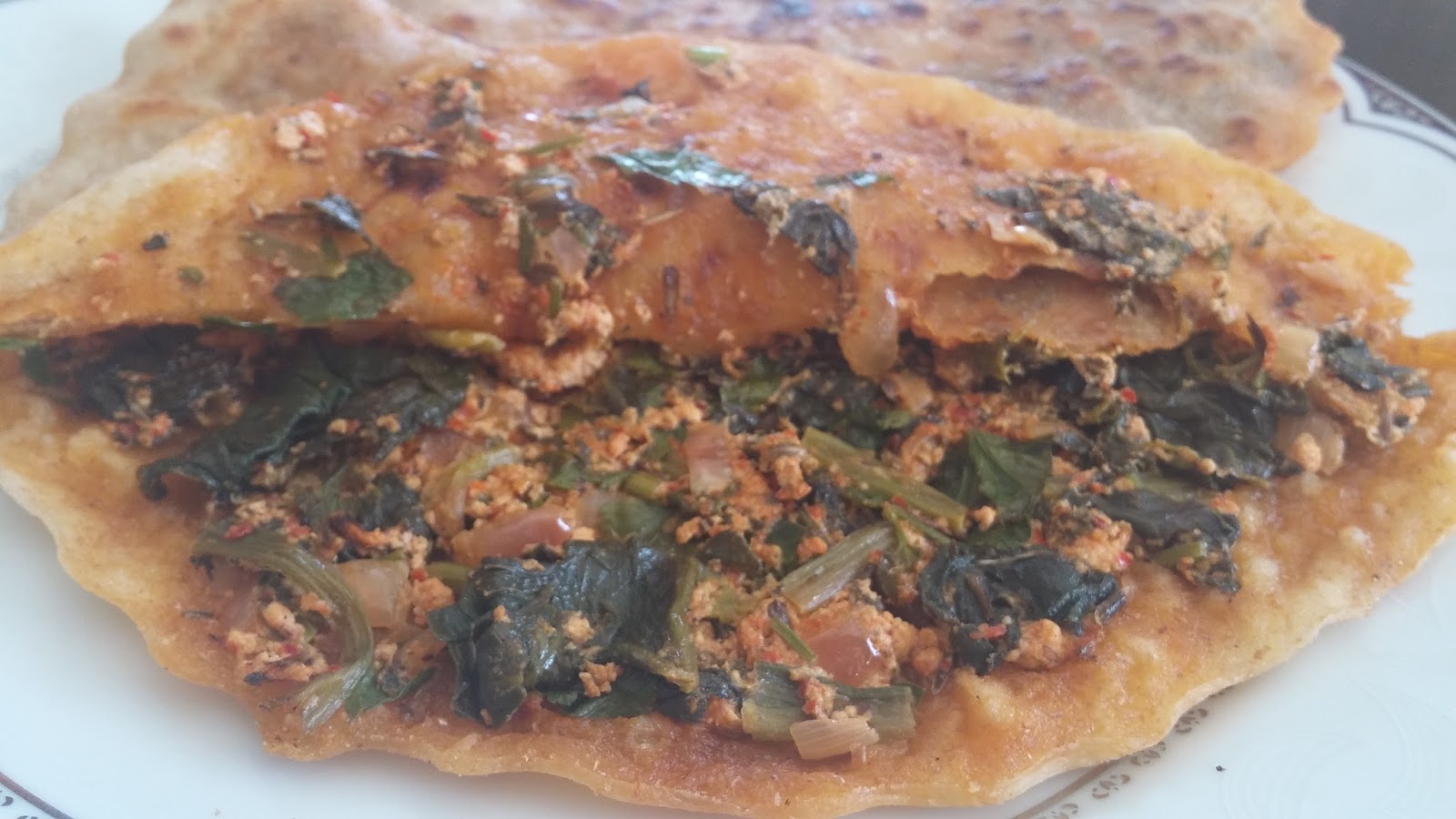 Hatay Mutfağı Tarifleri ISPANAKLI ÇÖKELEKLİ SAC BÖREĞİ