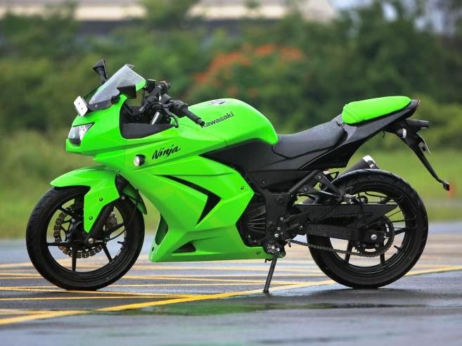 HOT MOTO SPEED: Kawasaki Ninja 250 rr