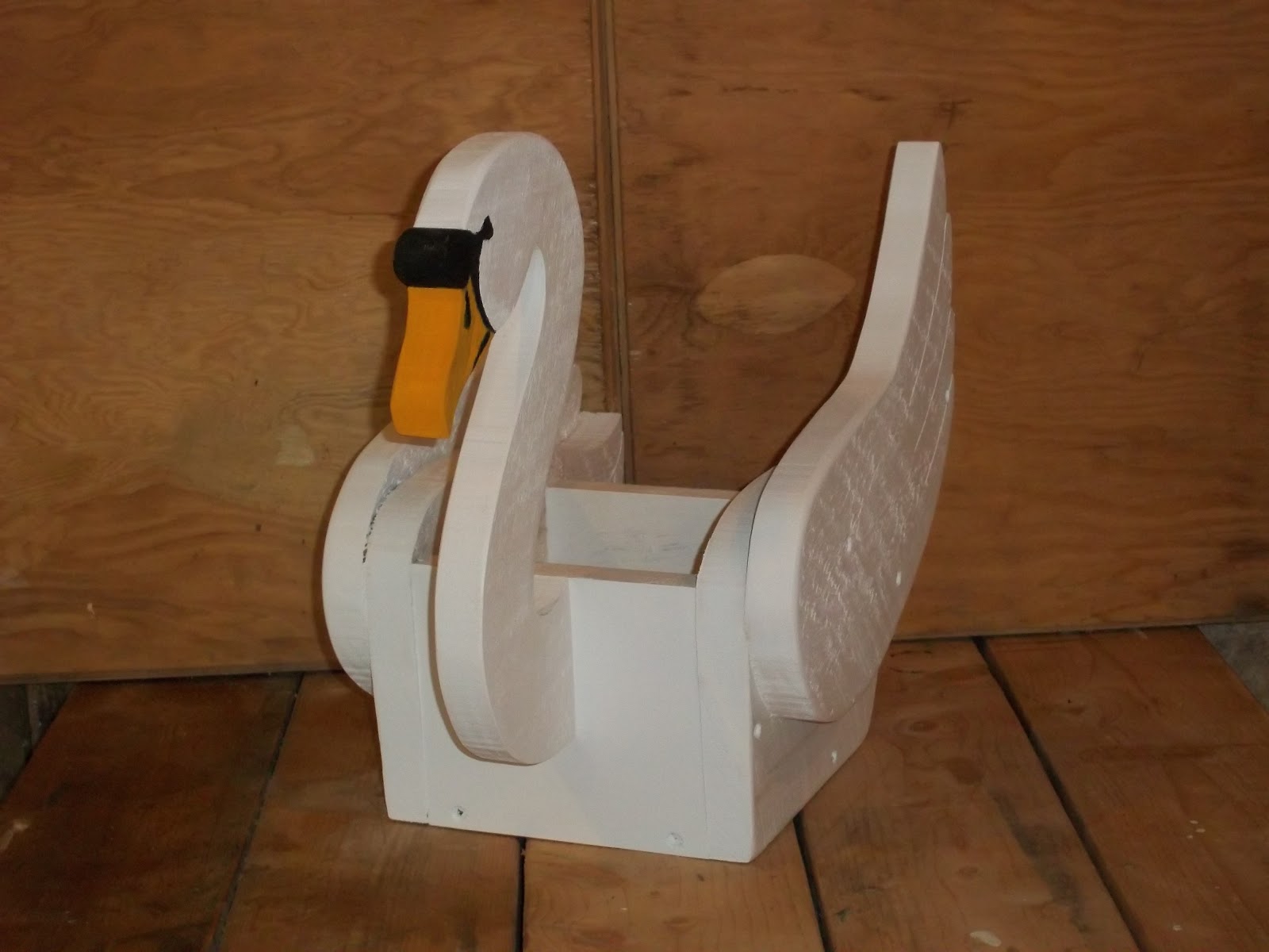 Back yard wood designs: New Swan Planters