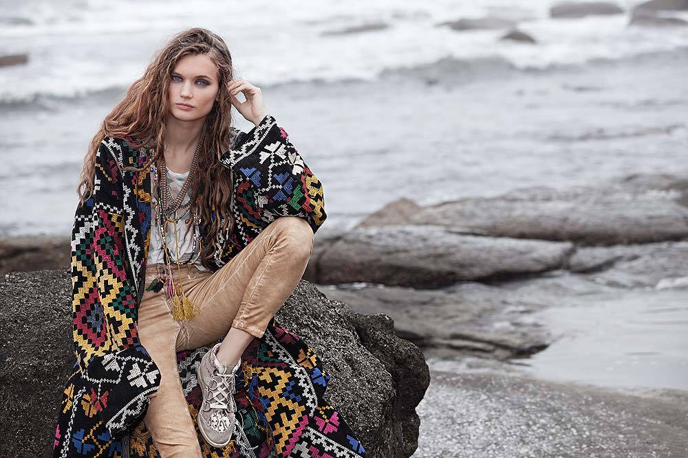 Moda y tendencia de ropa para mujeres