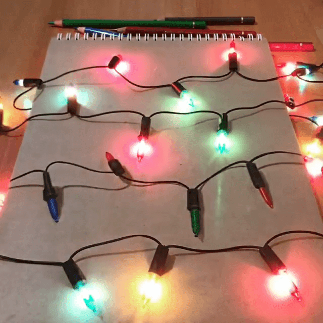 04-Christmas-Lights-Reveal-Elif-Nihan-Sahin-3D-Drawing-www-designstack-co