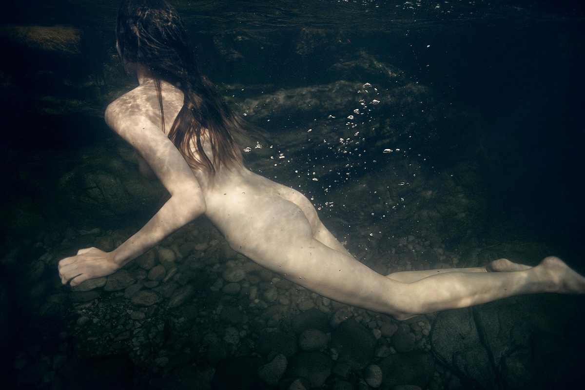 девушку голая на воде фото 83