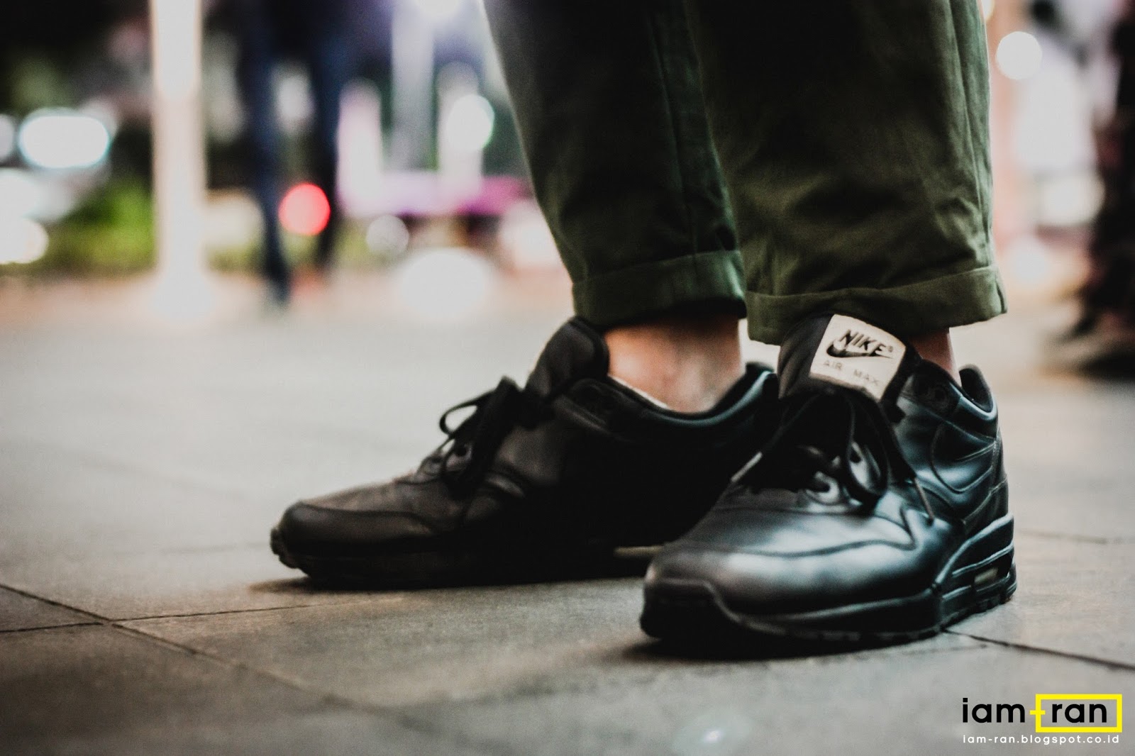 flyknit trainer oreo on feet