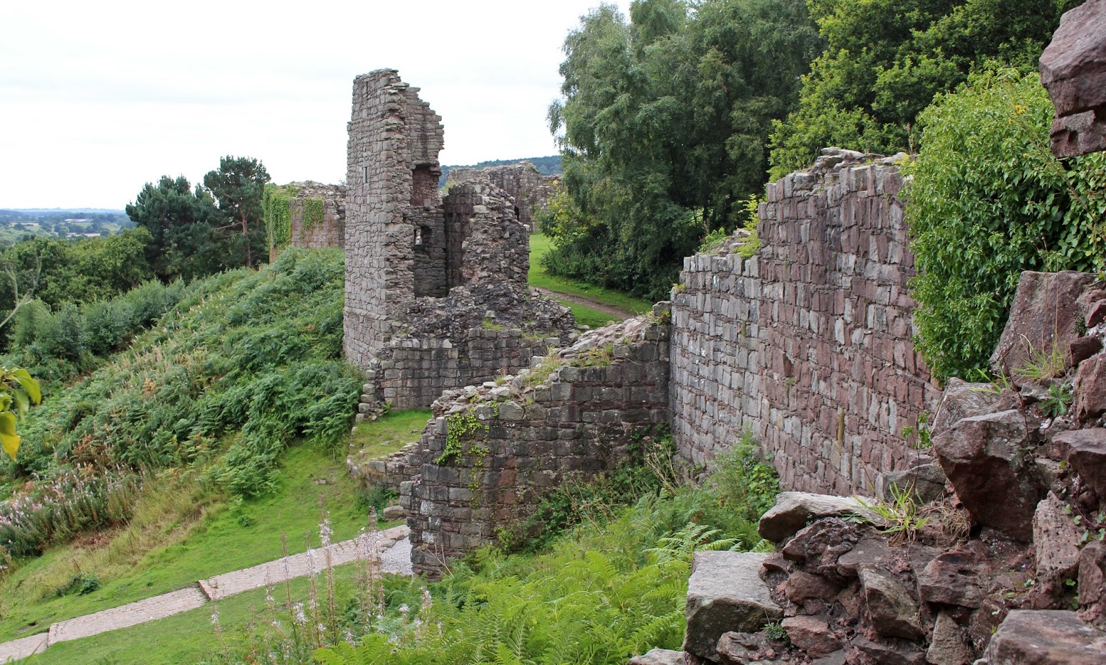 sconzani Cheshire the mighty Beeston Castle