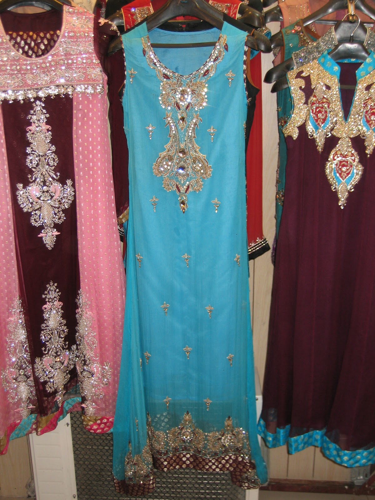 We sell Indian dresses and Pakistani fashion clothes. Designer Pakistani/Indian clothing store ...