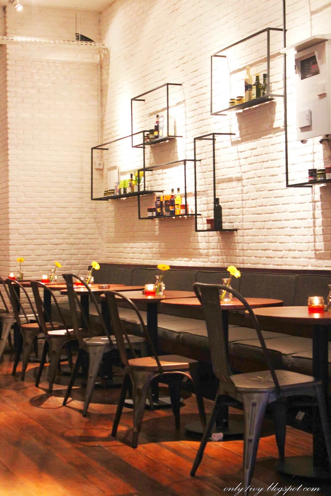 Ivy's Life P&B Coffee Shop PIK