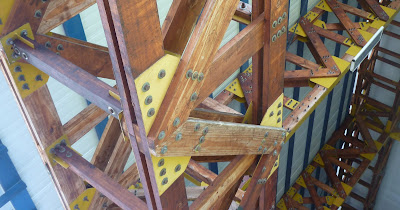 Uniones pernadas en estructuras de madera