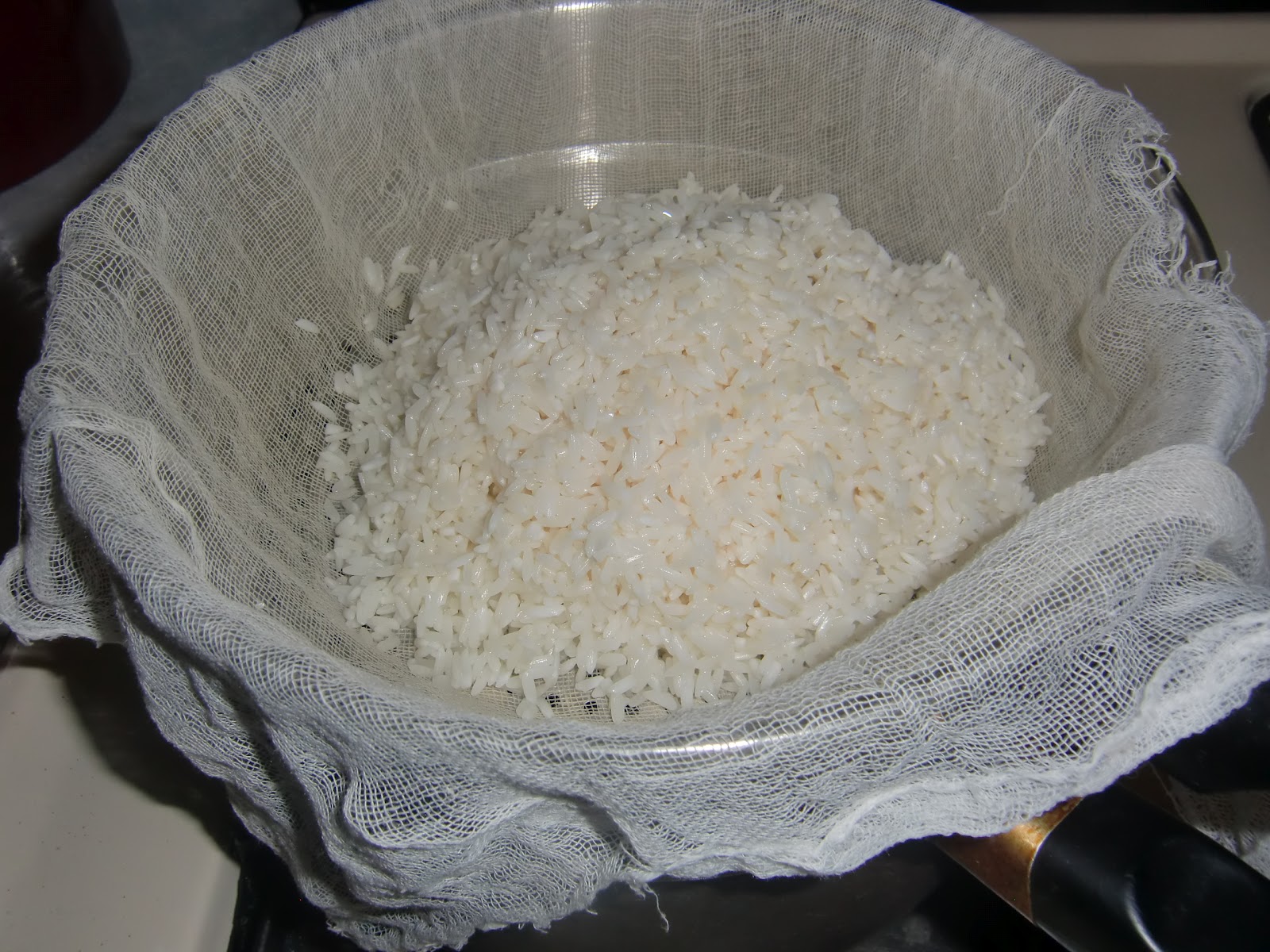Nid Noi Cooks Sweet sticky rice with ice cream (ข้าวเหนียวมูนกับ