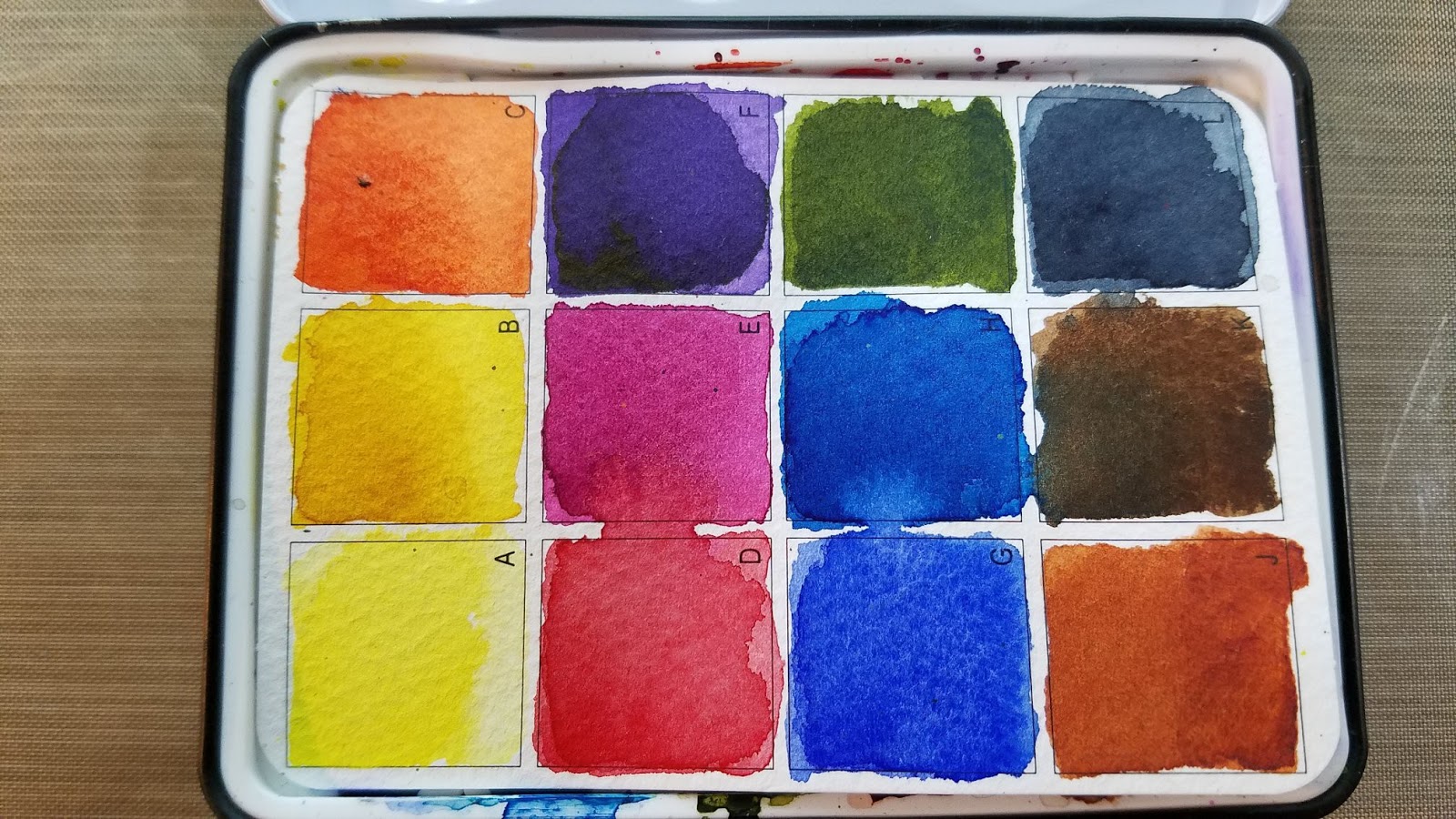 QoR Mini Watercolor 12-color Half-pan Set