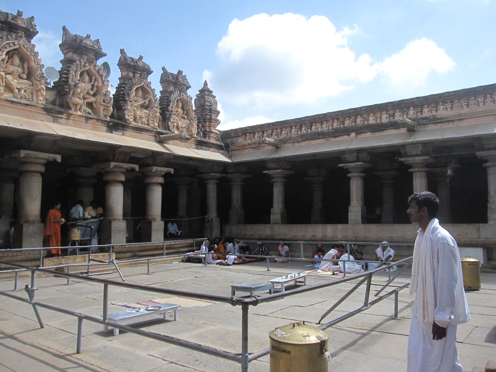 北京から天竺へ Shravanabelagola とHelebidu シュラバナベラゴラとヘレビドゥ