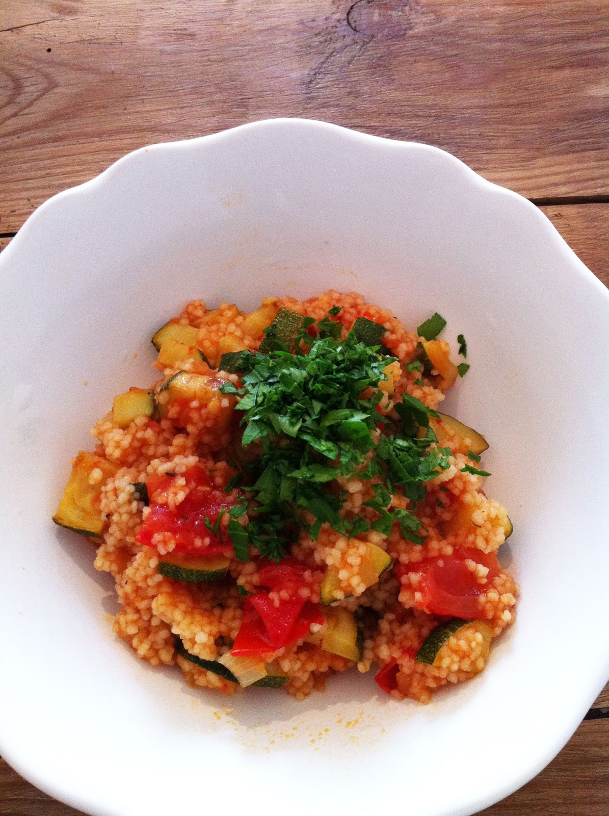 CUISINER BIEN : Warmer Tomaten-Couscous mit Zucchini