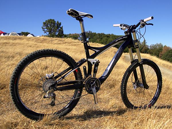 specialized_2009_enduro_full_view.jpg