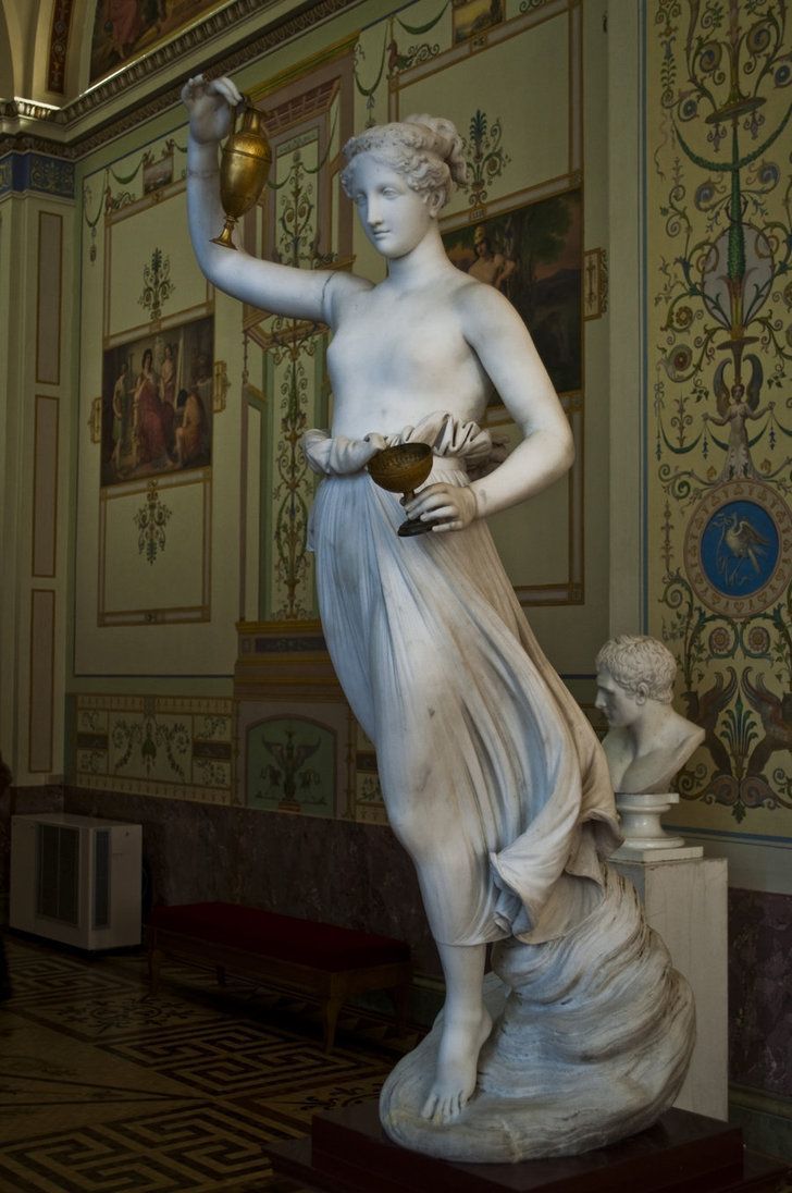 Зал афины. Виктория эрмитаж статуя. Мельпомена лувр статуя. Богиня эрмитаж. Греческая богиня клио.