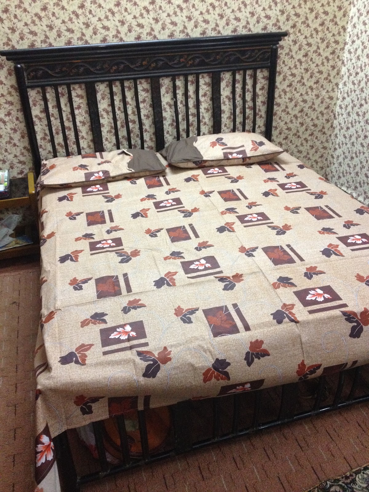 Off White Color Bed Sheet Rs. 650 Only Tijaarat