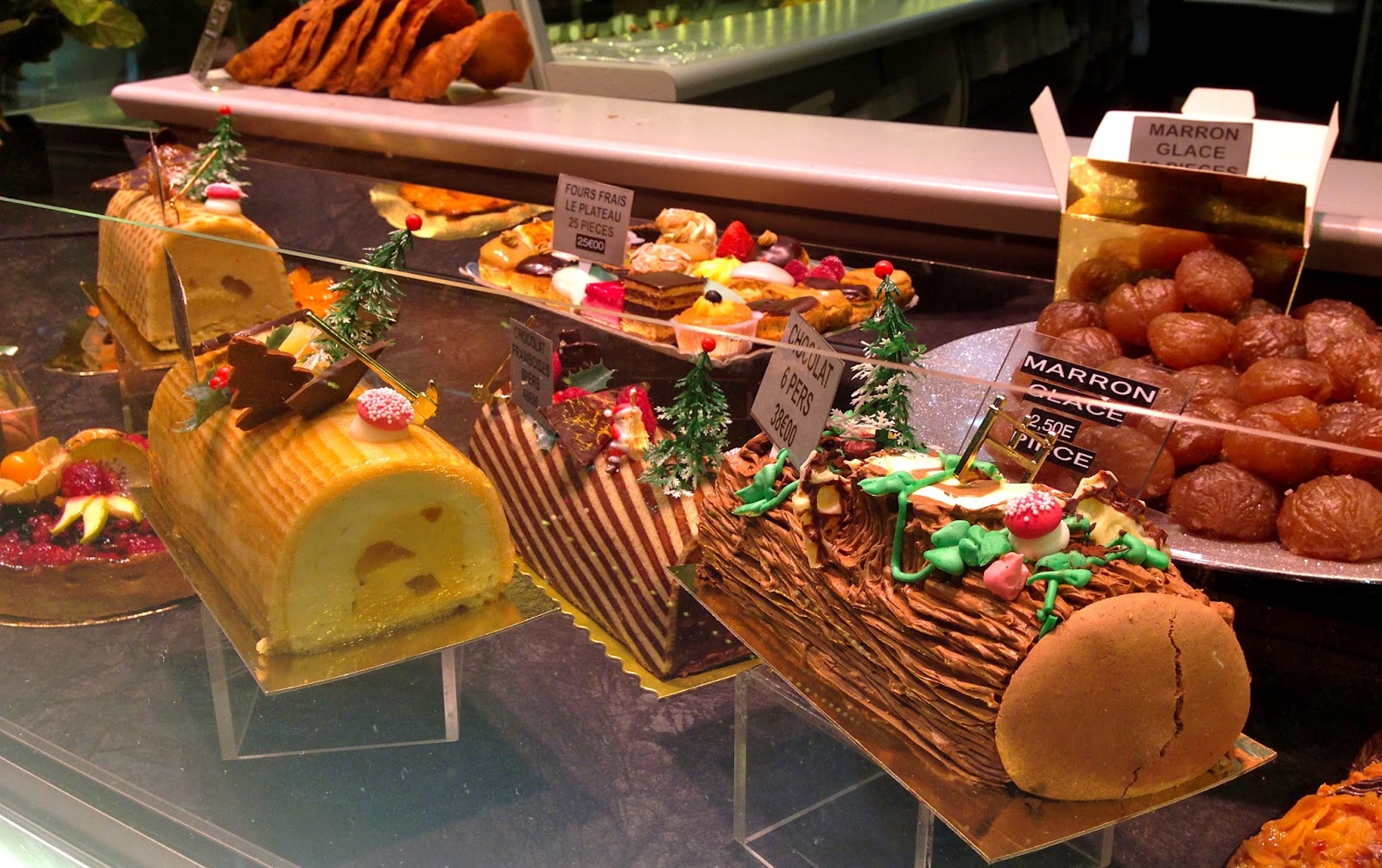 Focus On Paris: Bûches de Noël