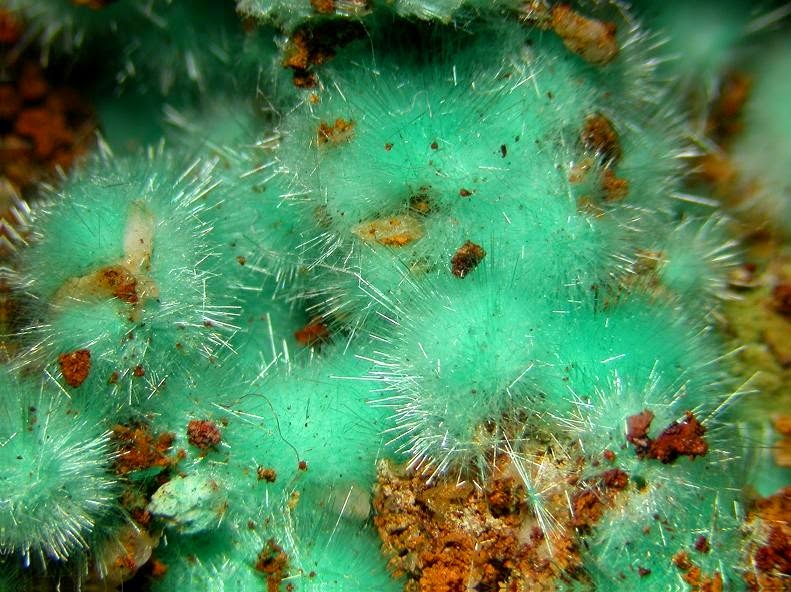 ΜΙΞΙΤΗΣ - ΕΝΑ ΣΠΑΝΙΟ ΟΡΥΚΤΟ ΠΟΥ ΑΦΘΟΝΕΙ ΣΤΟ ΛΑΥΡΙΟ...